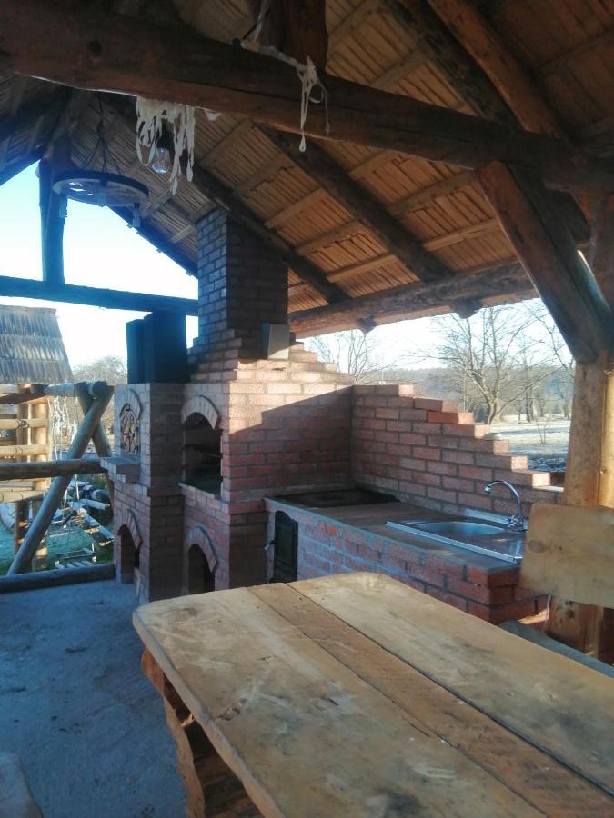 Complex Traditional Casuta Bunicilor-Breb Exterior foto