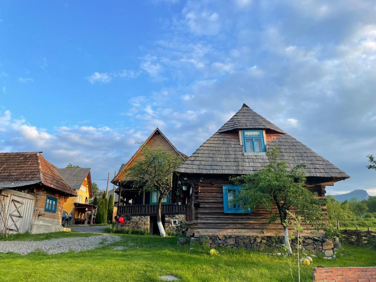 Complex Traditional Casuta Bunicilor-Breb Quarto foto
