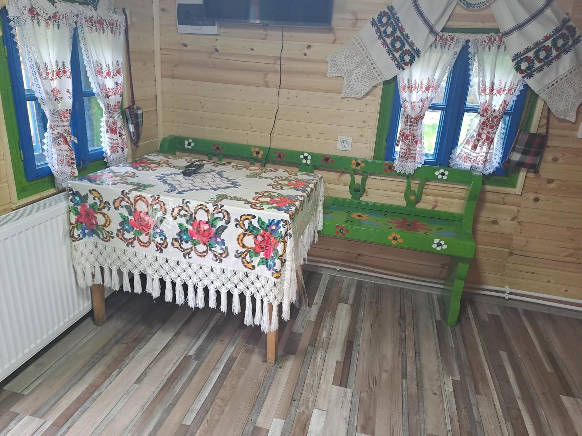 Complex Traditional Casuta Bunicilor-Breb Quarto foto