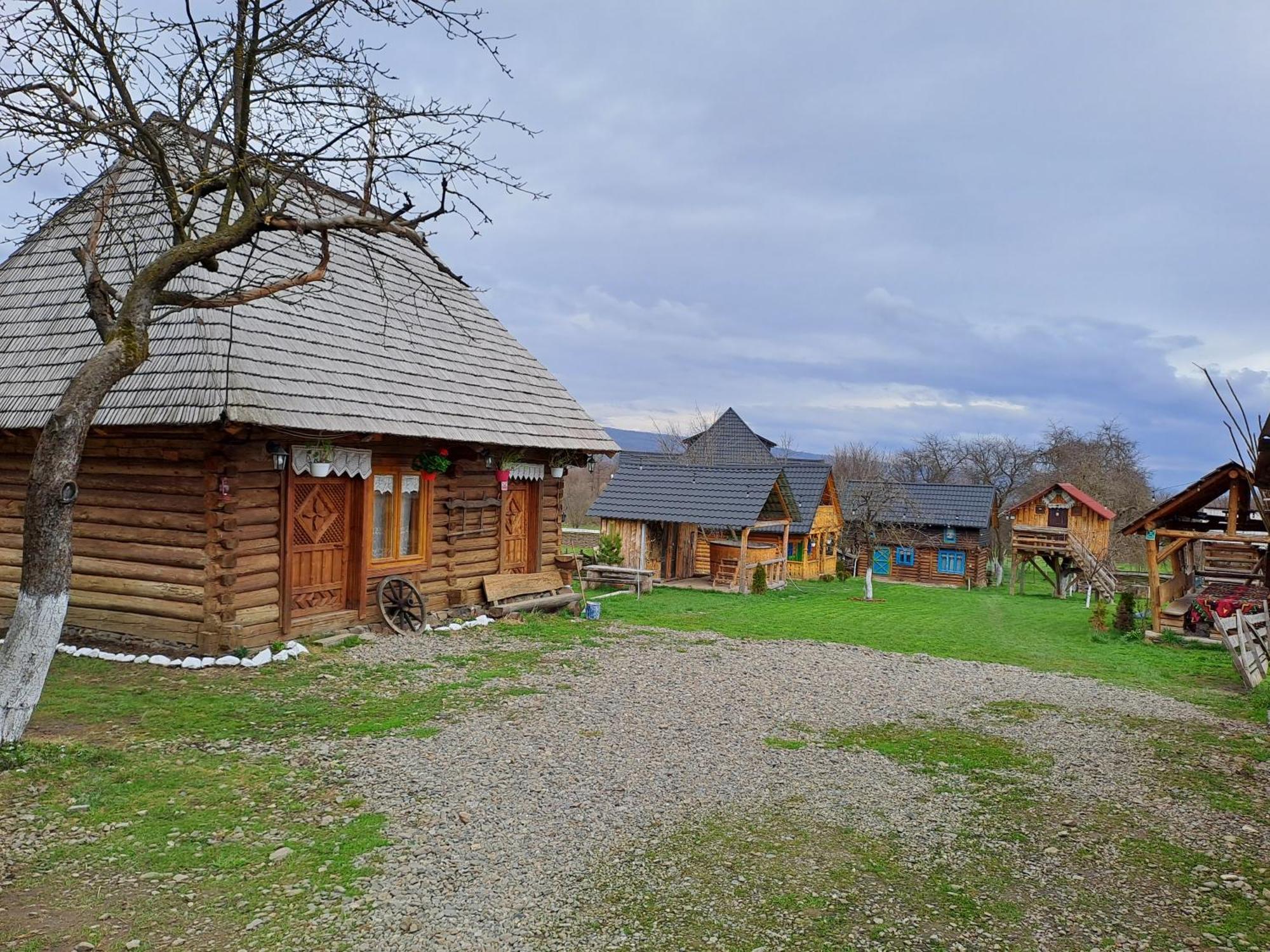 Complex Traditional Casuta Bunicilor-Breb Quarto foto