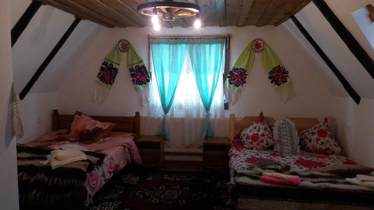 Complex Traditional Casuta Bunicilor-Breb Exterior foto